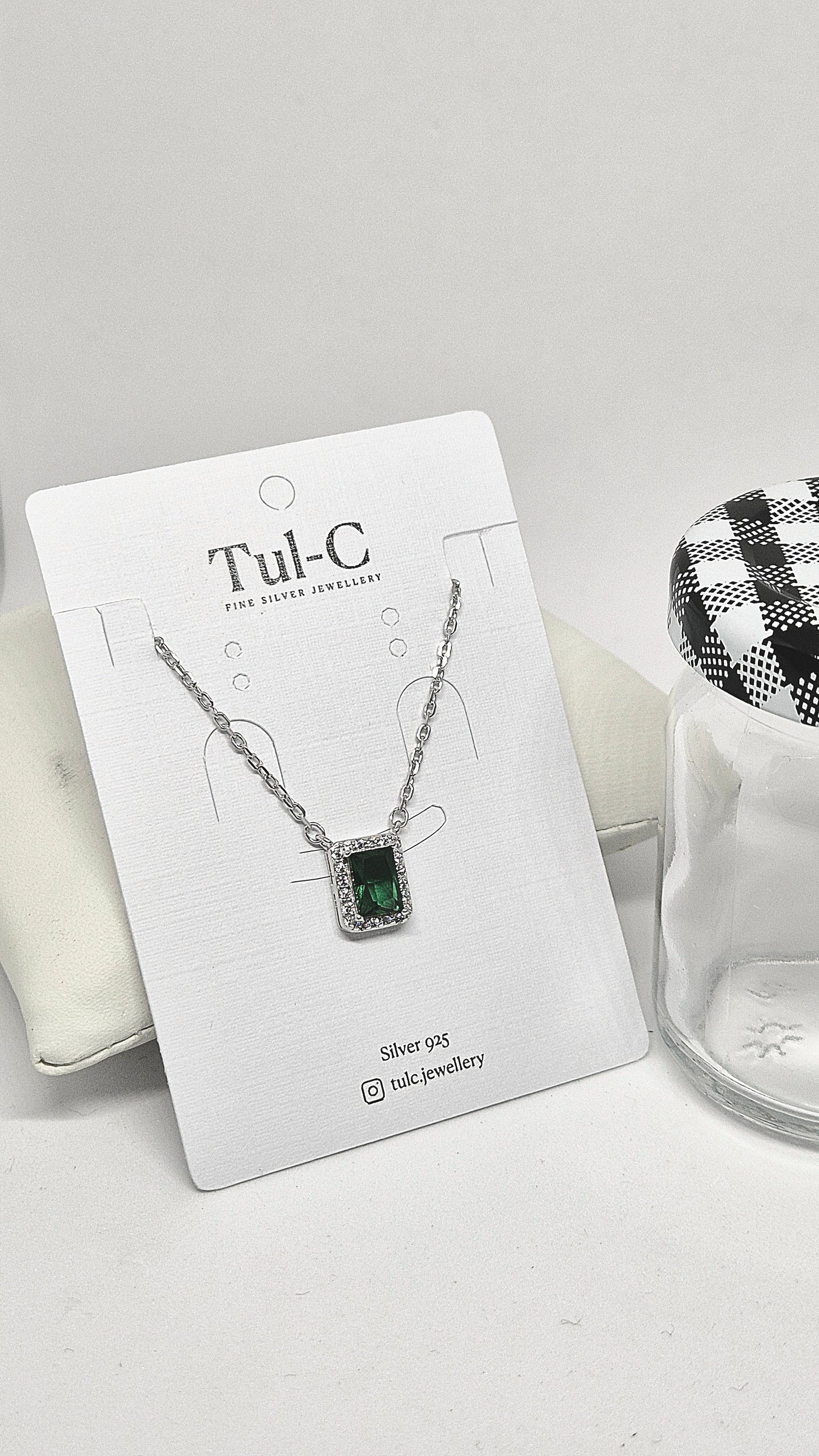 Green studd necklace