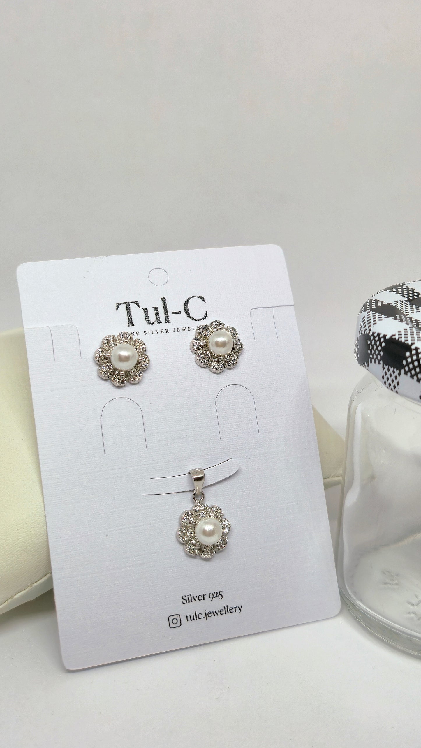 Flower Studded With Pearl