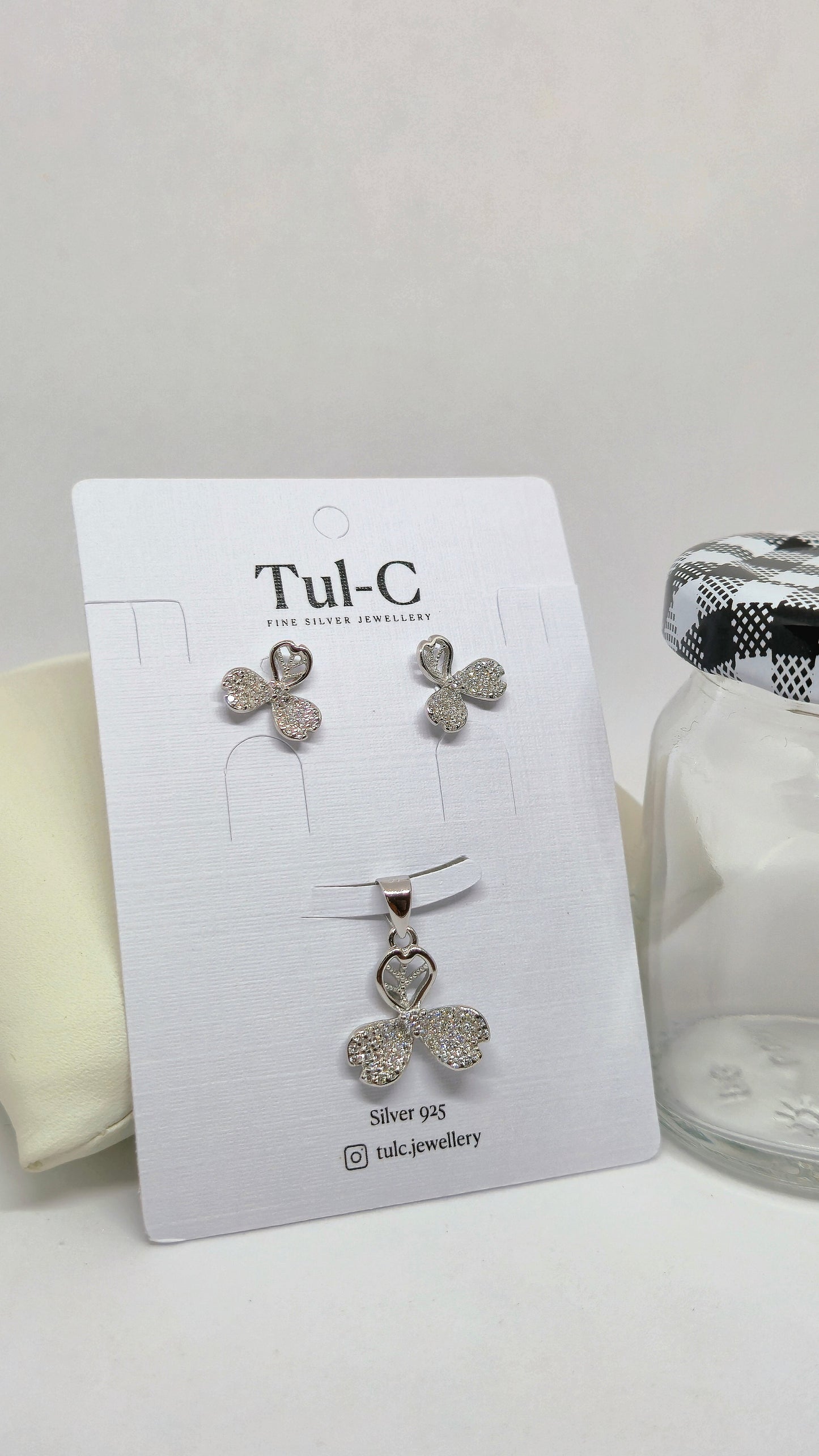 Three Leal Flower Pendent Set