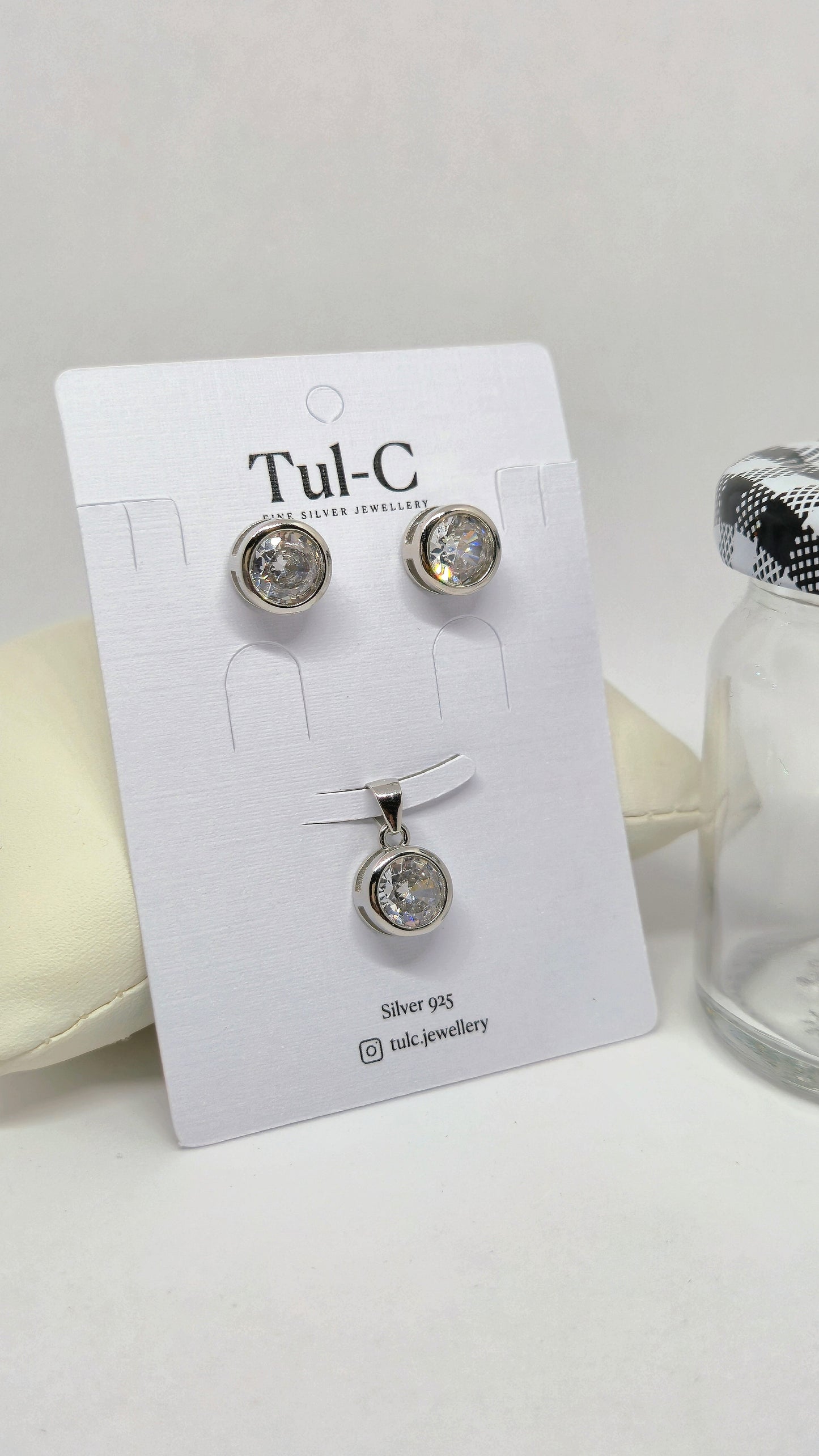 White Stone Pendent Set