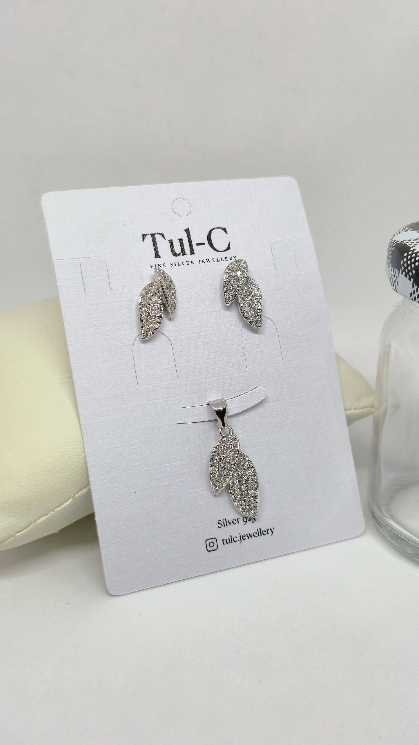 Overlapping Leaf Pendent Set