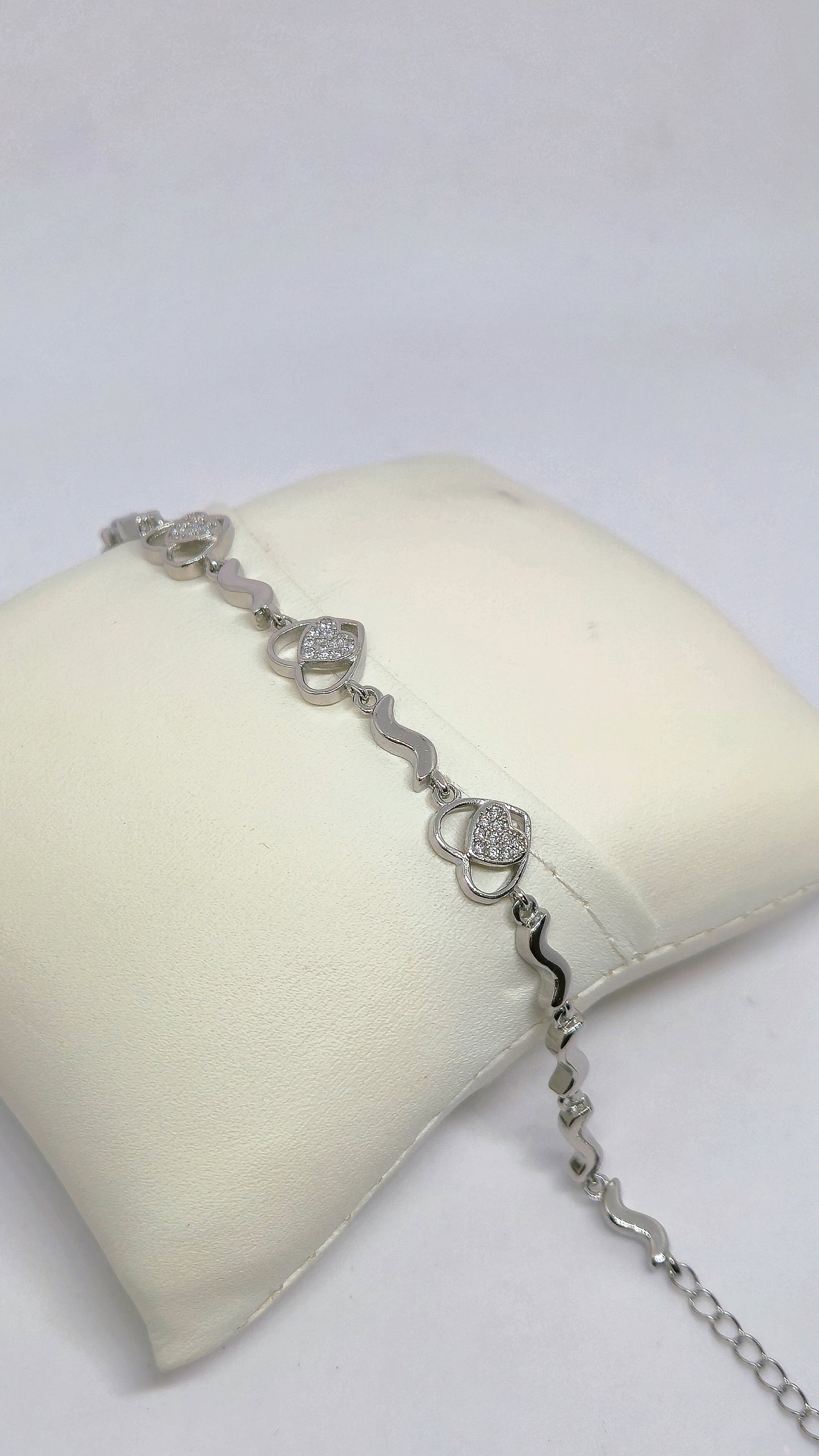 Dimond studded Heart braclet