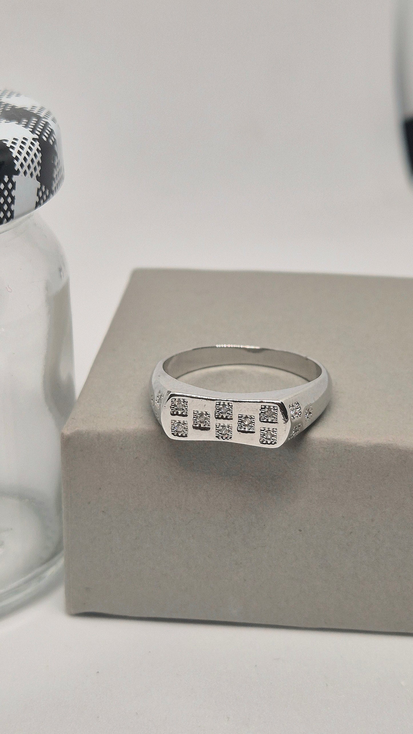 Square face ring
