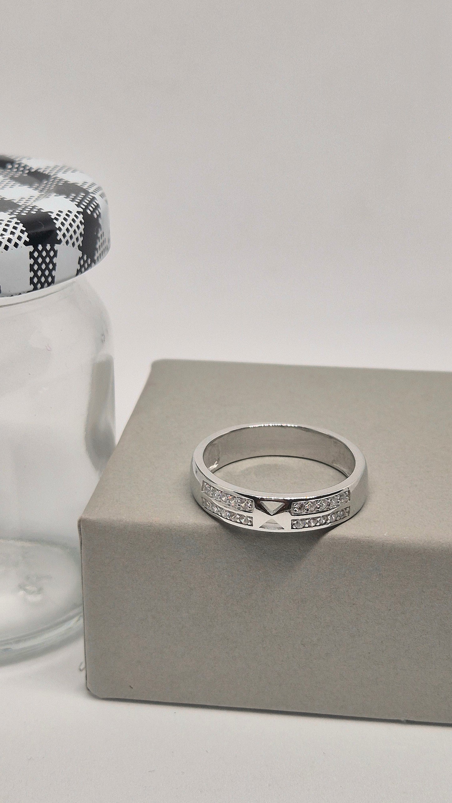 Hollow triangle ring