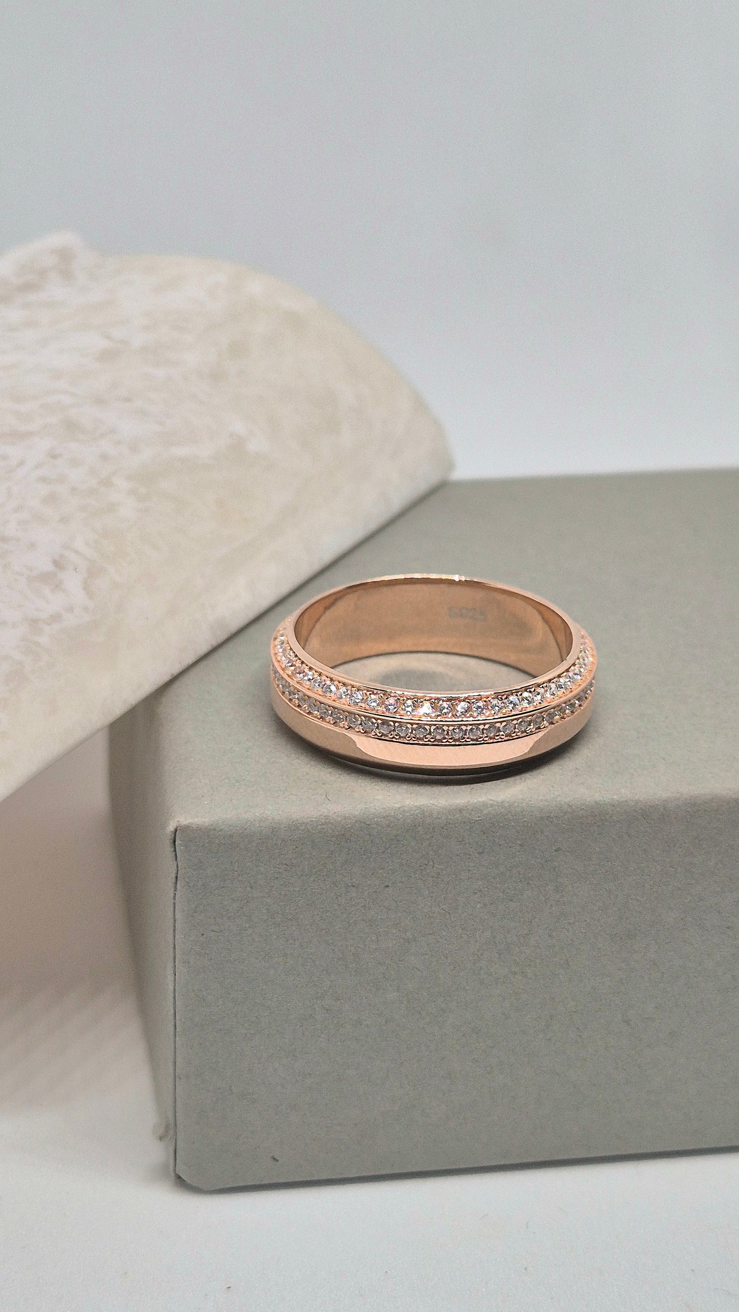 Rosegold band