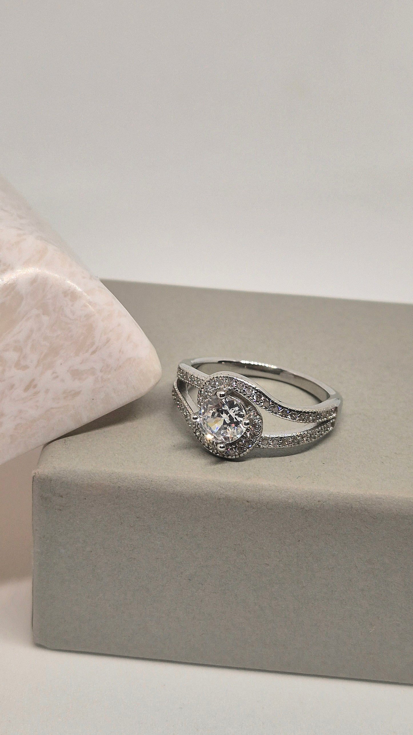 Dimond studded double line ring