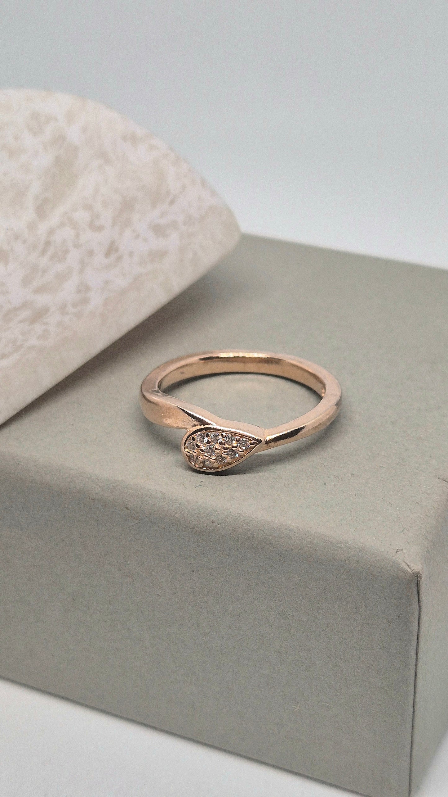 Rosegold leaf ring