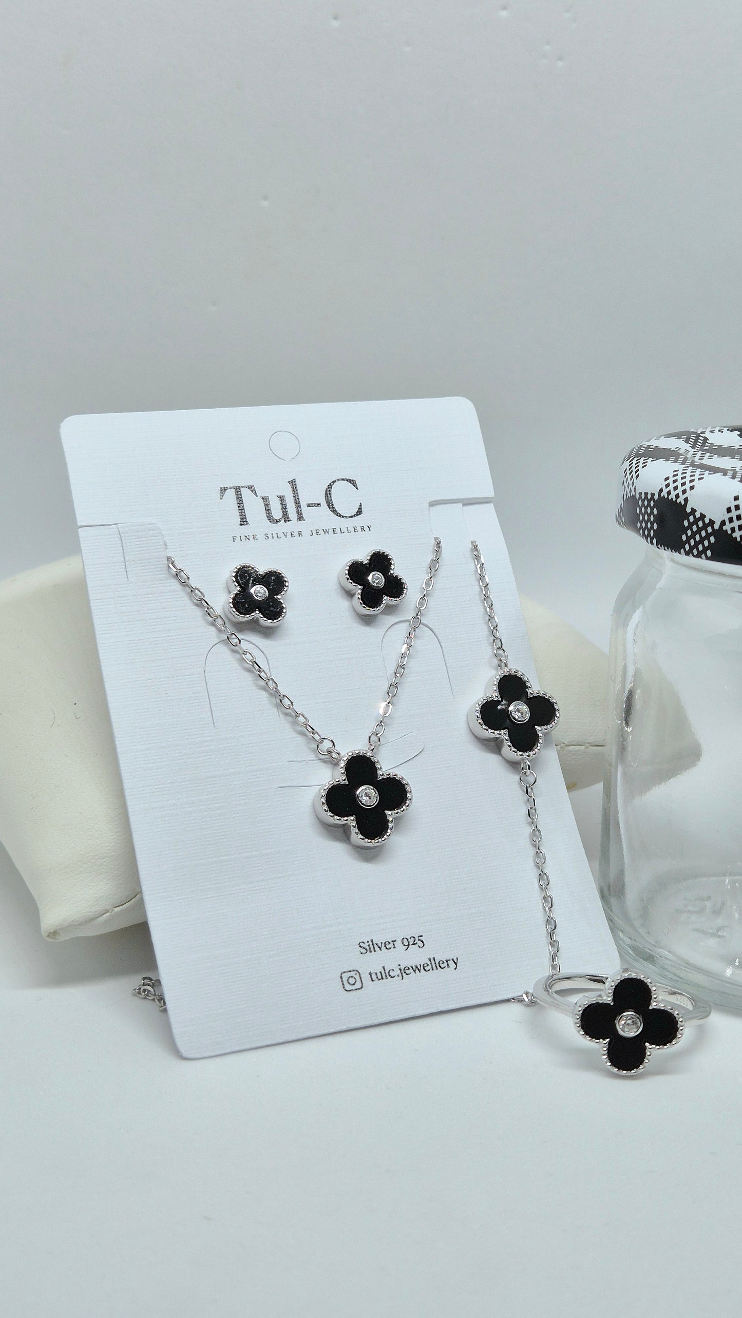 Full Black Pendent set