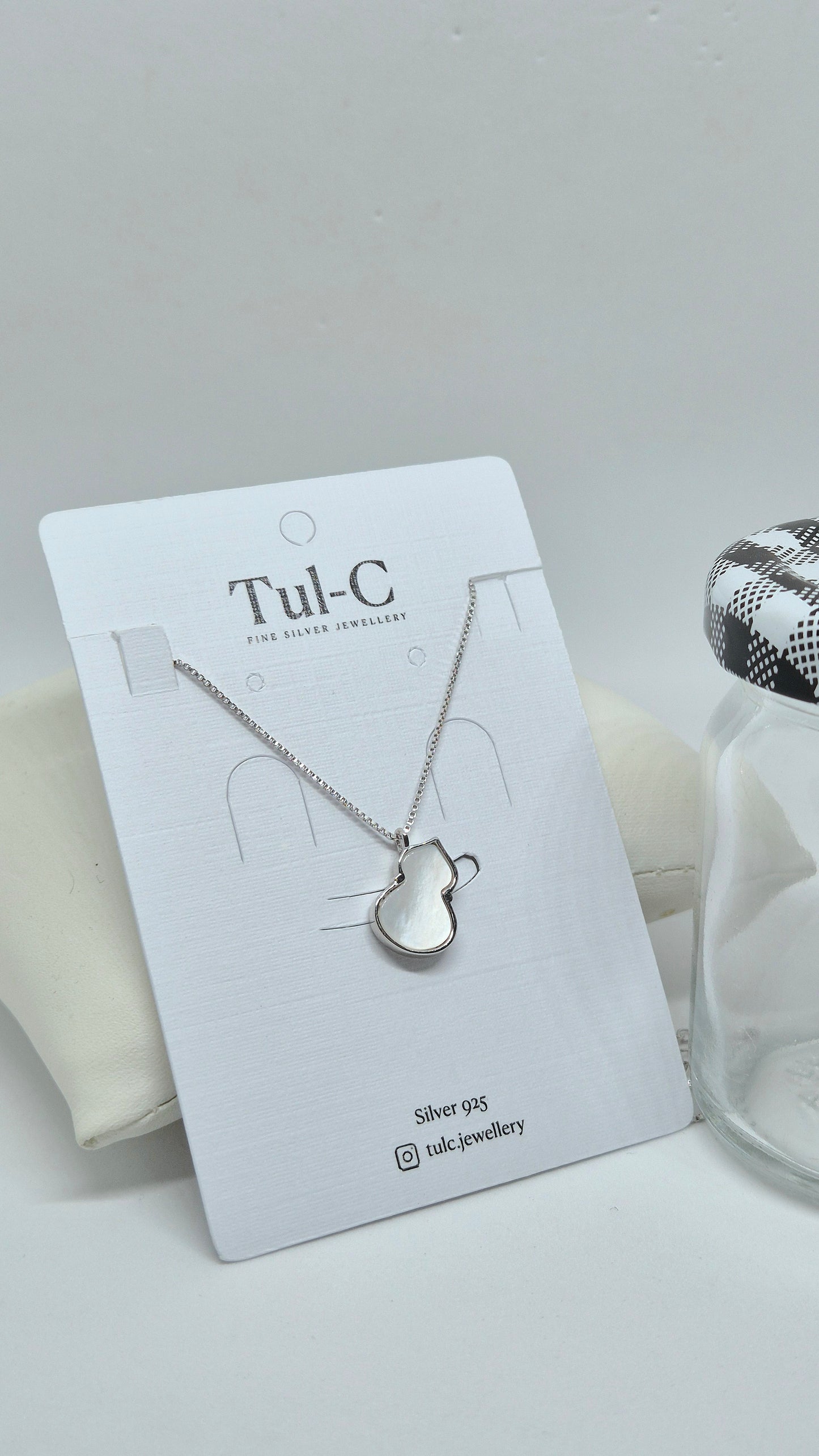 Snow men chain pendent