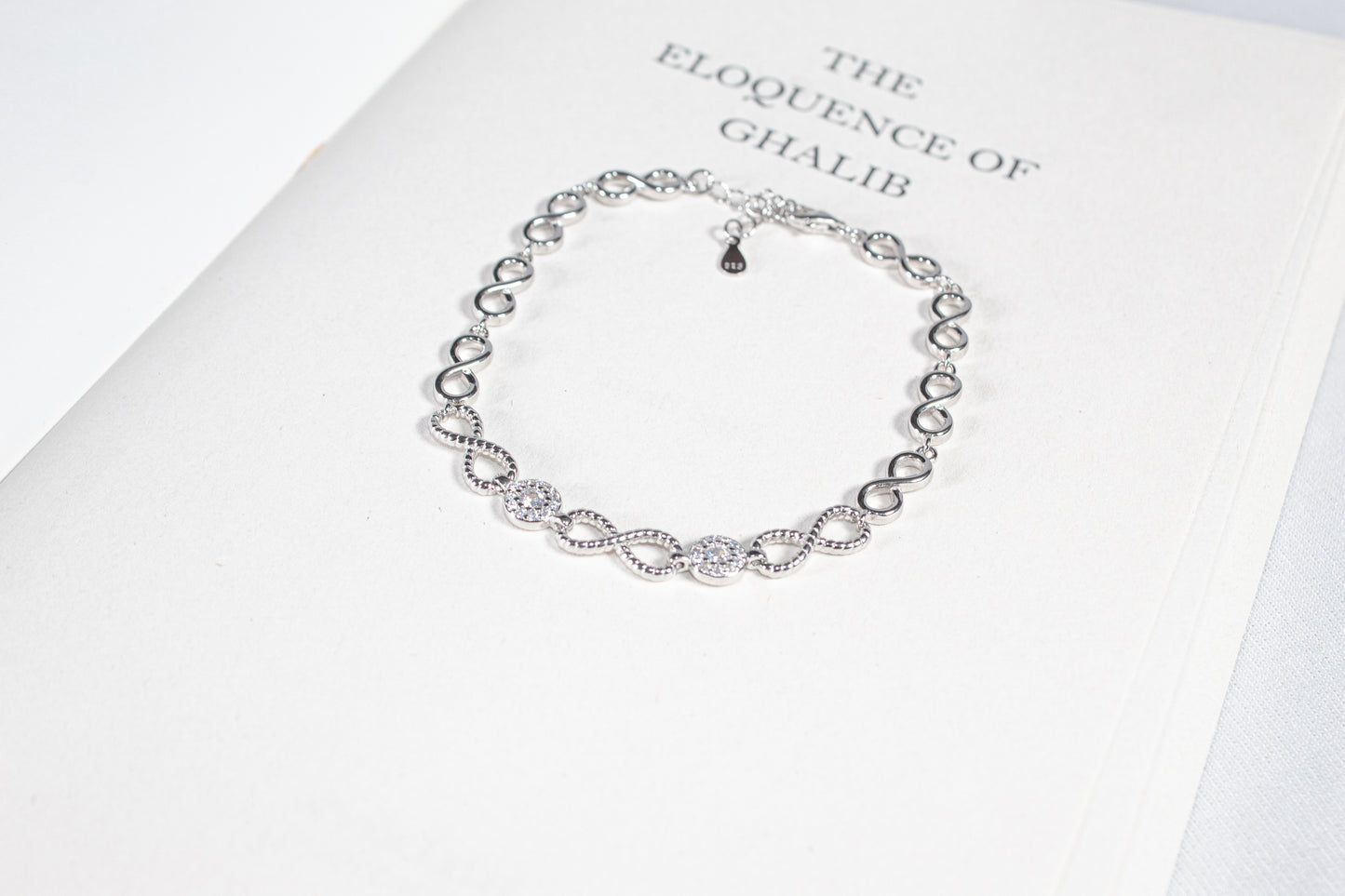 Twisted Infinity Diamond Glow