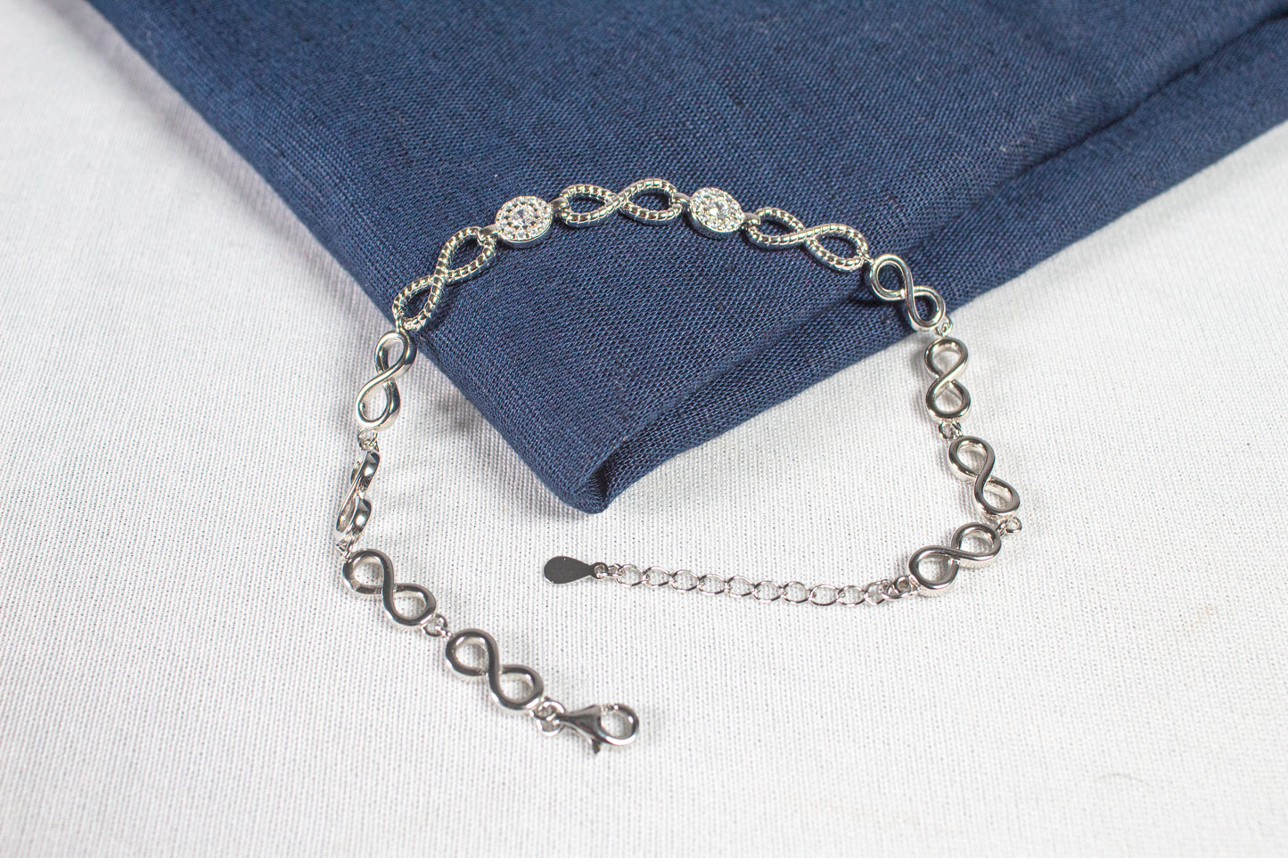 Twisted Infinity Diamond Glow