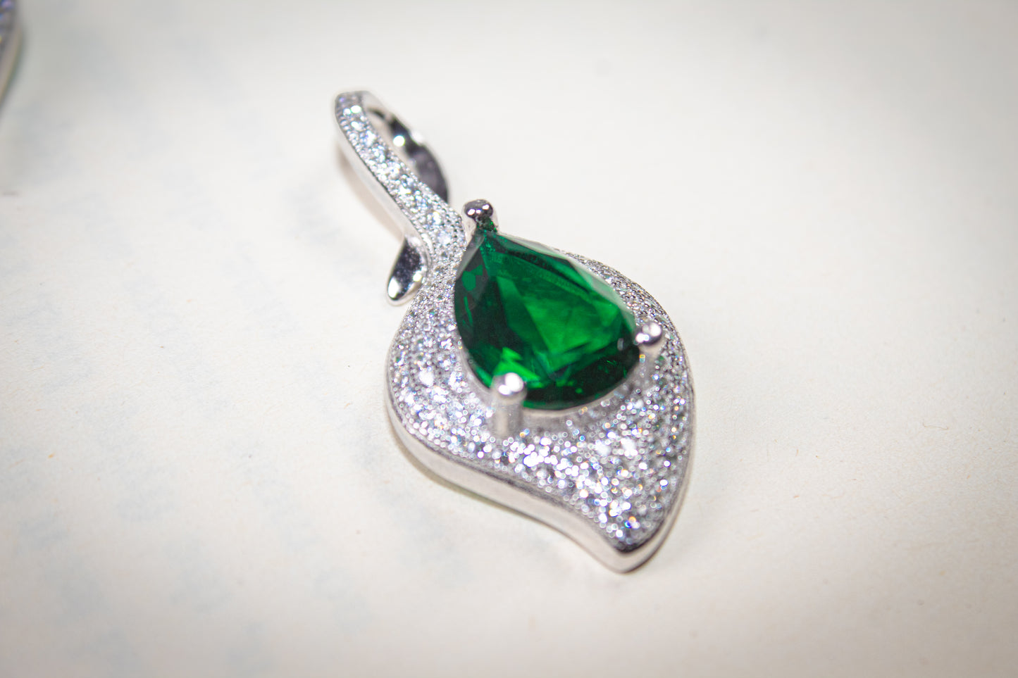 Emerald Leaf Sparkling Drop