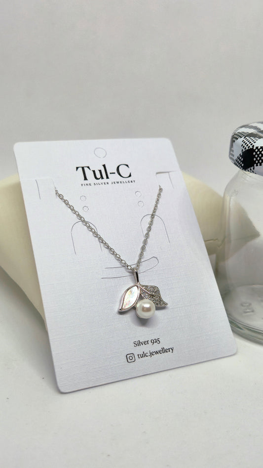 pearl necklace