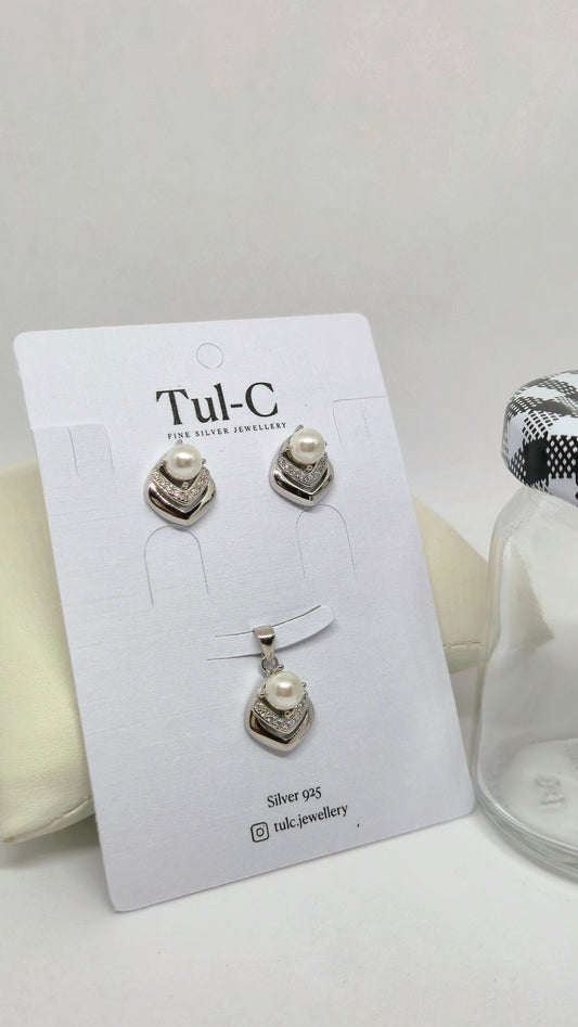 Pearl Pendent Set