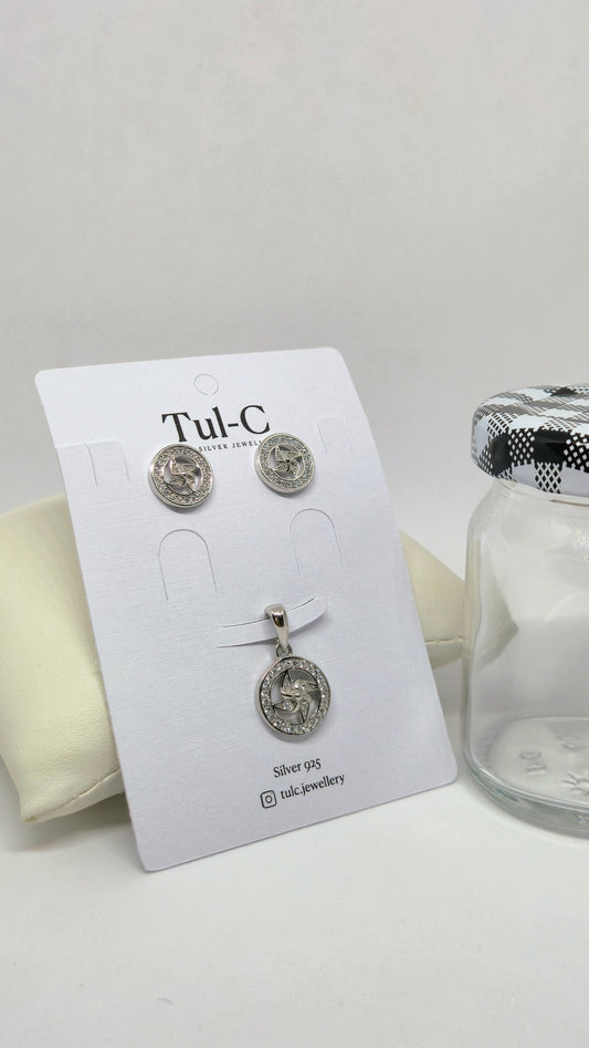Sathya Pendent Set