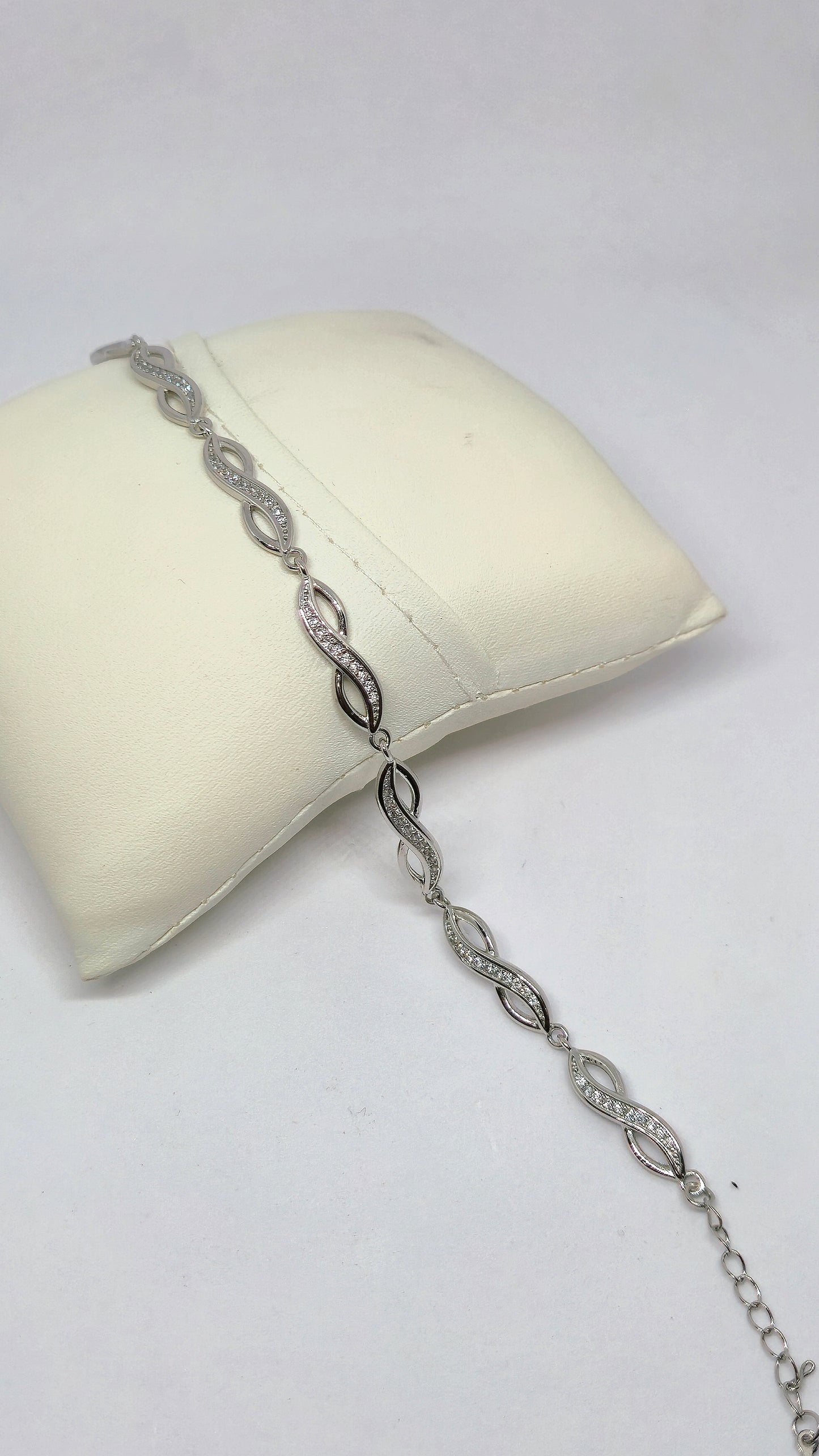 Dimond studded infinity braclet