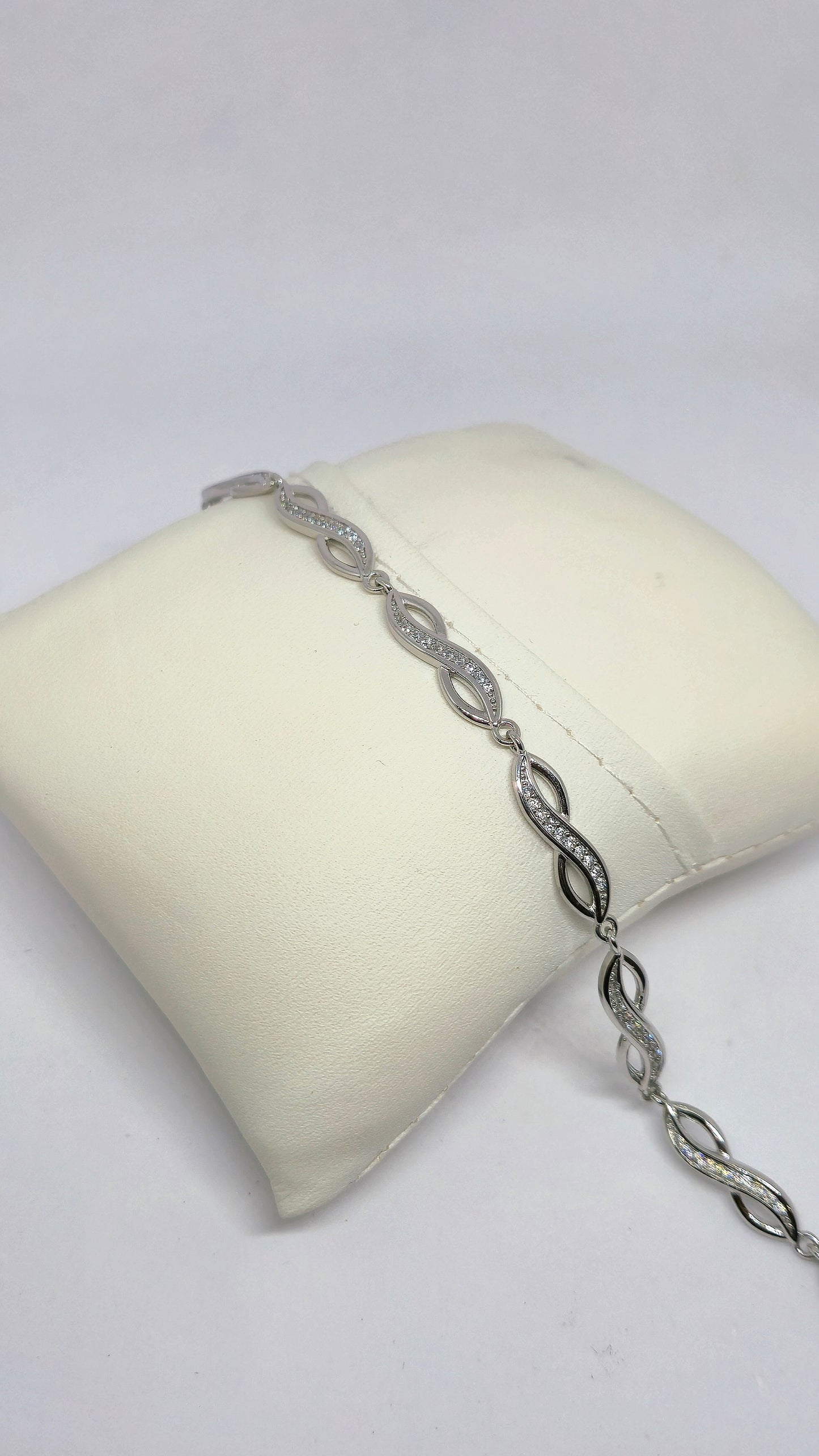 Dimond studded infinity braclet
