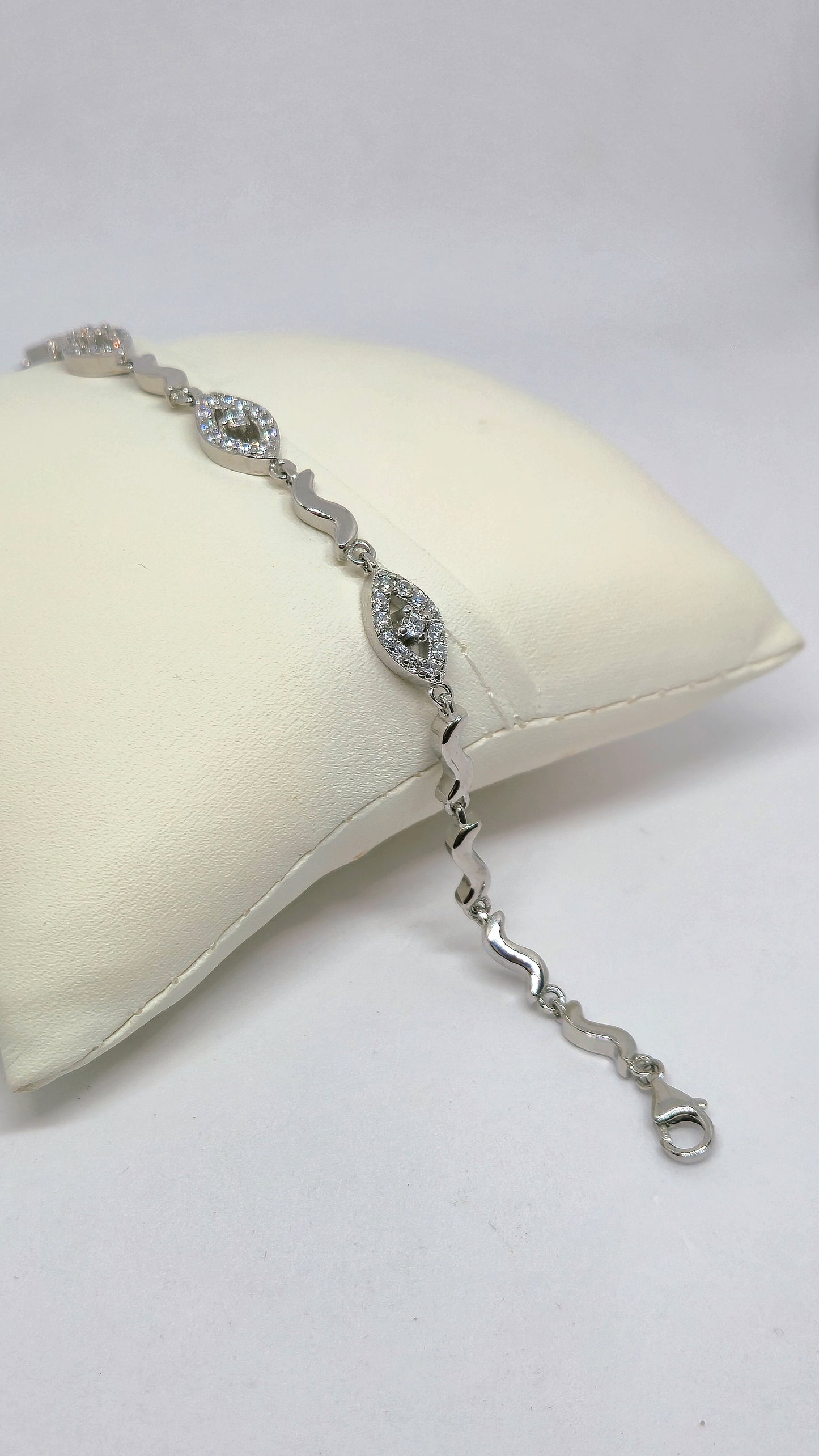 Eye braclet