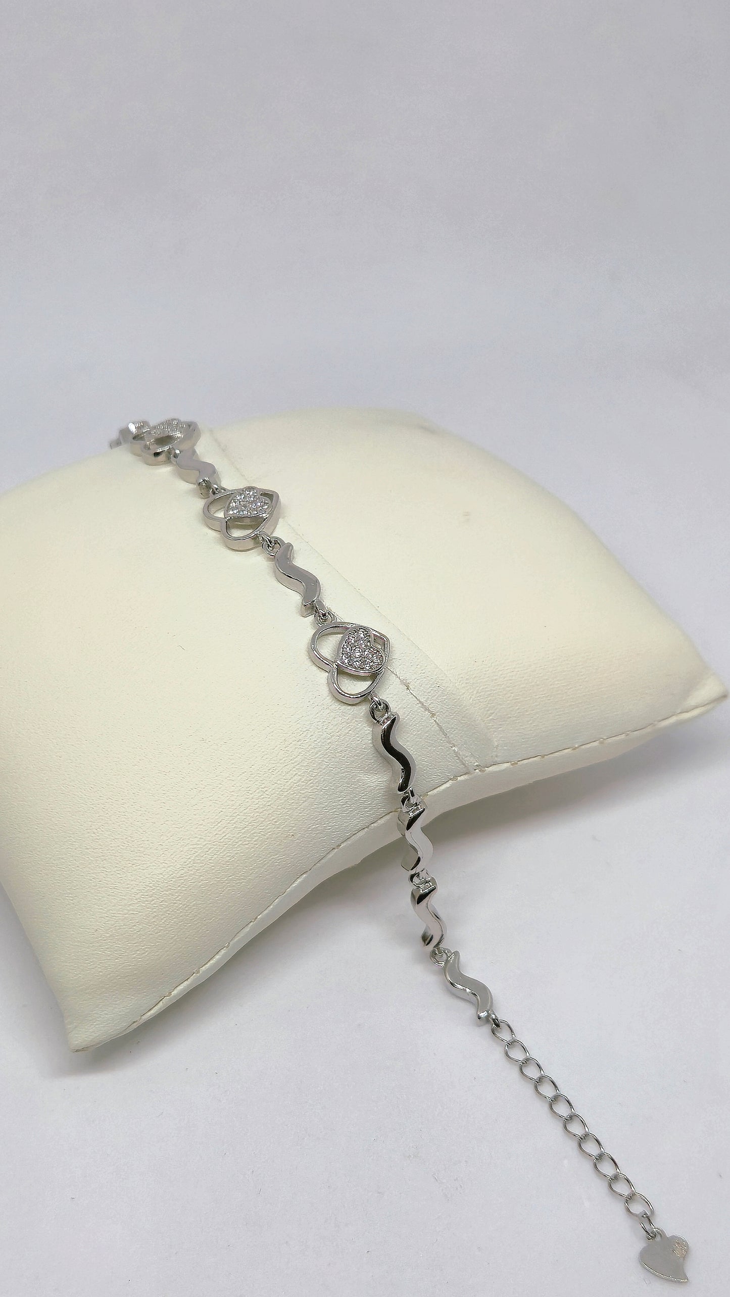 Dimond studded Heart braclet