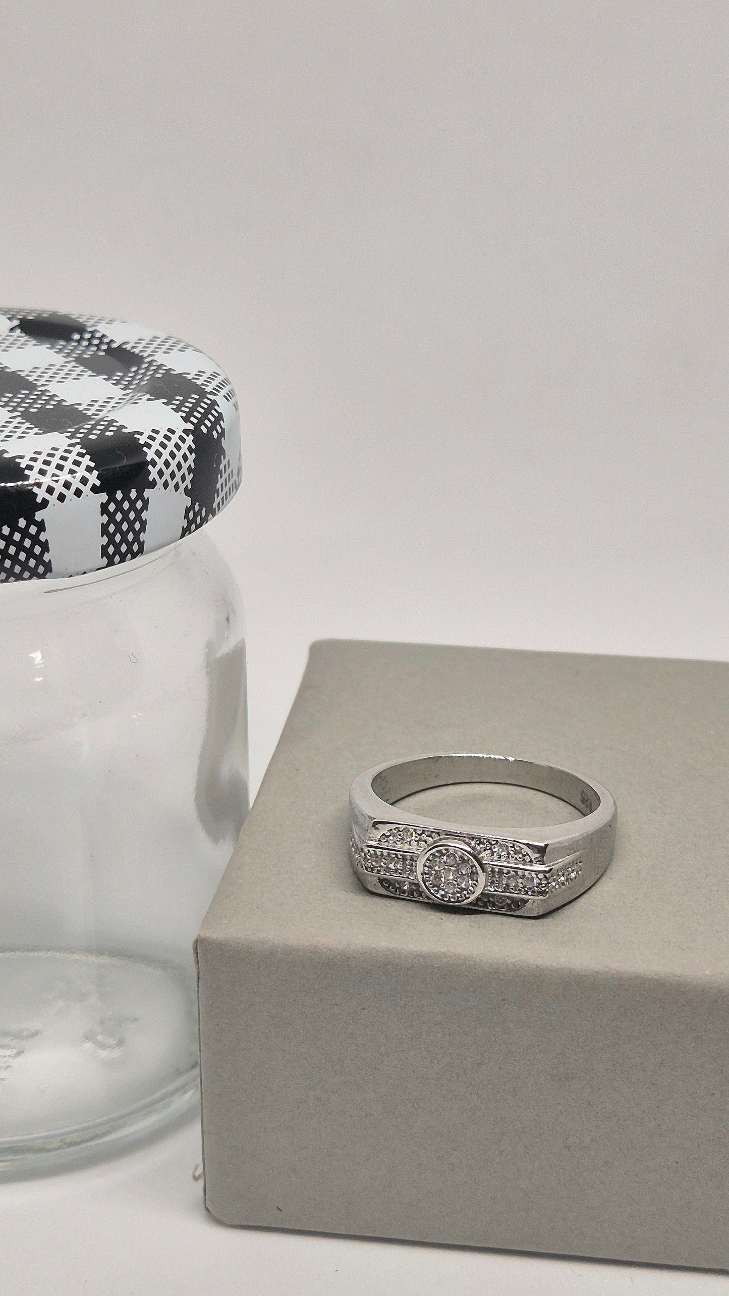 Circle face ring