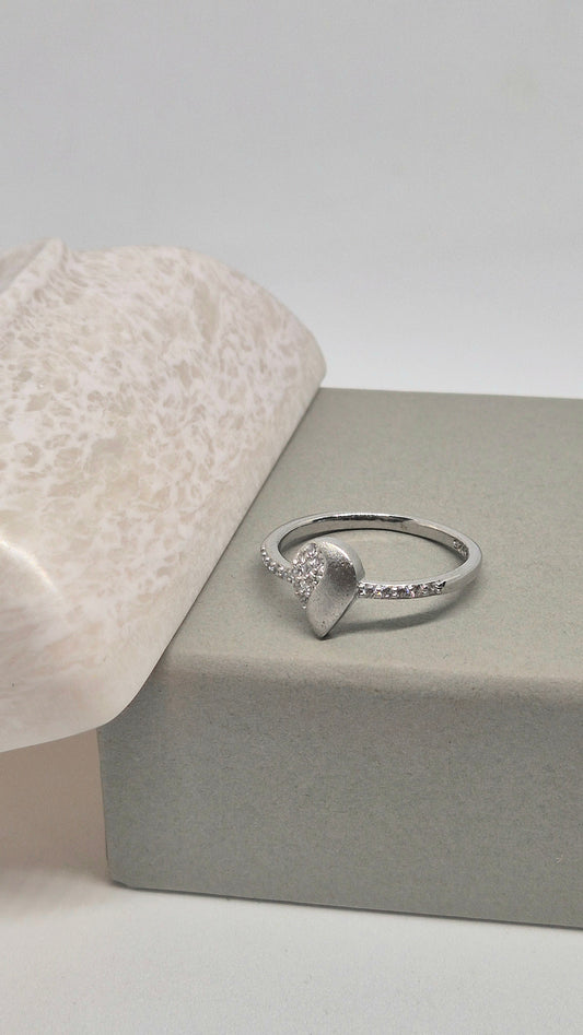 Half leaf ring