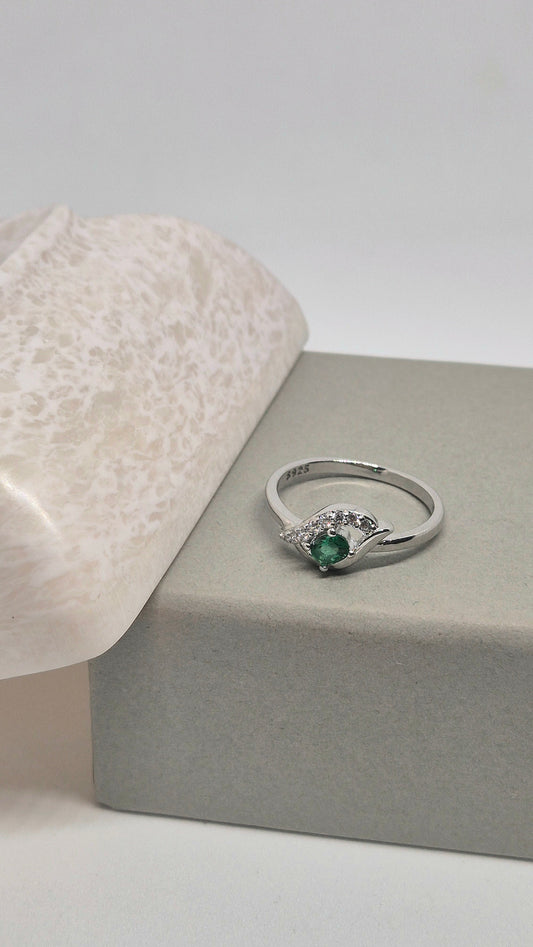 Green eye ring