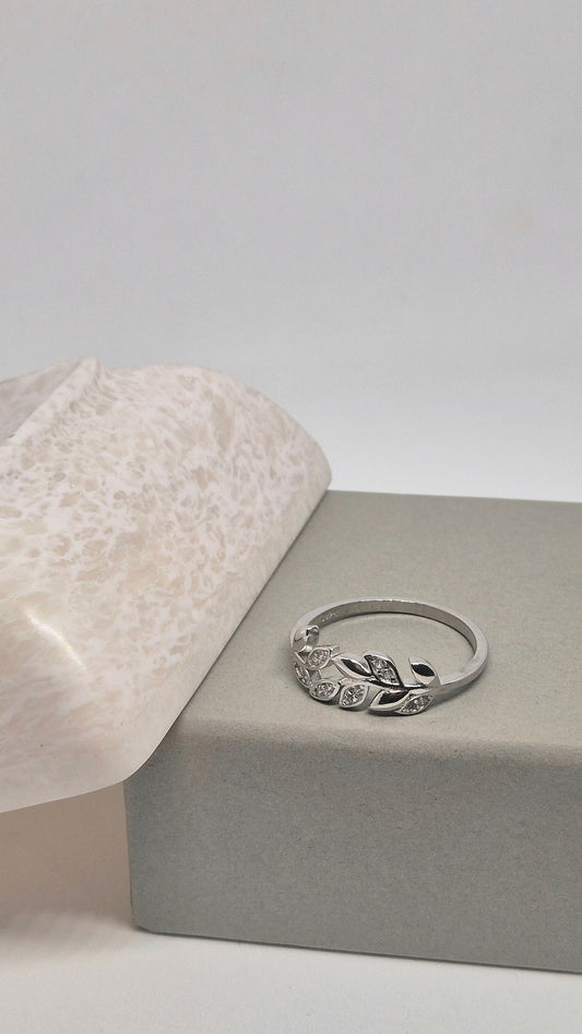 Tul-c leaves ring