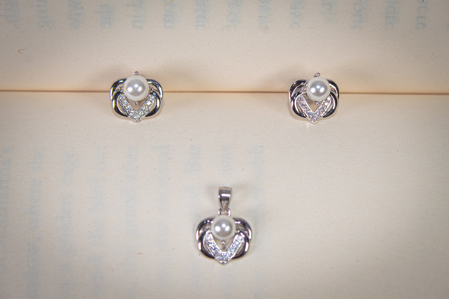 Pearl Embrace Silver Spark