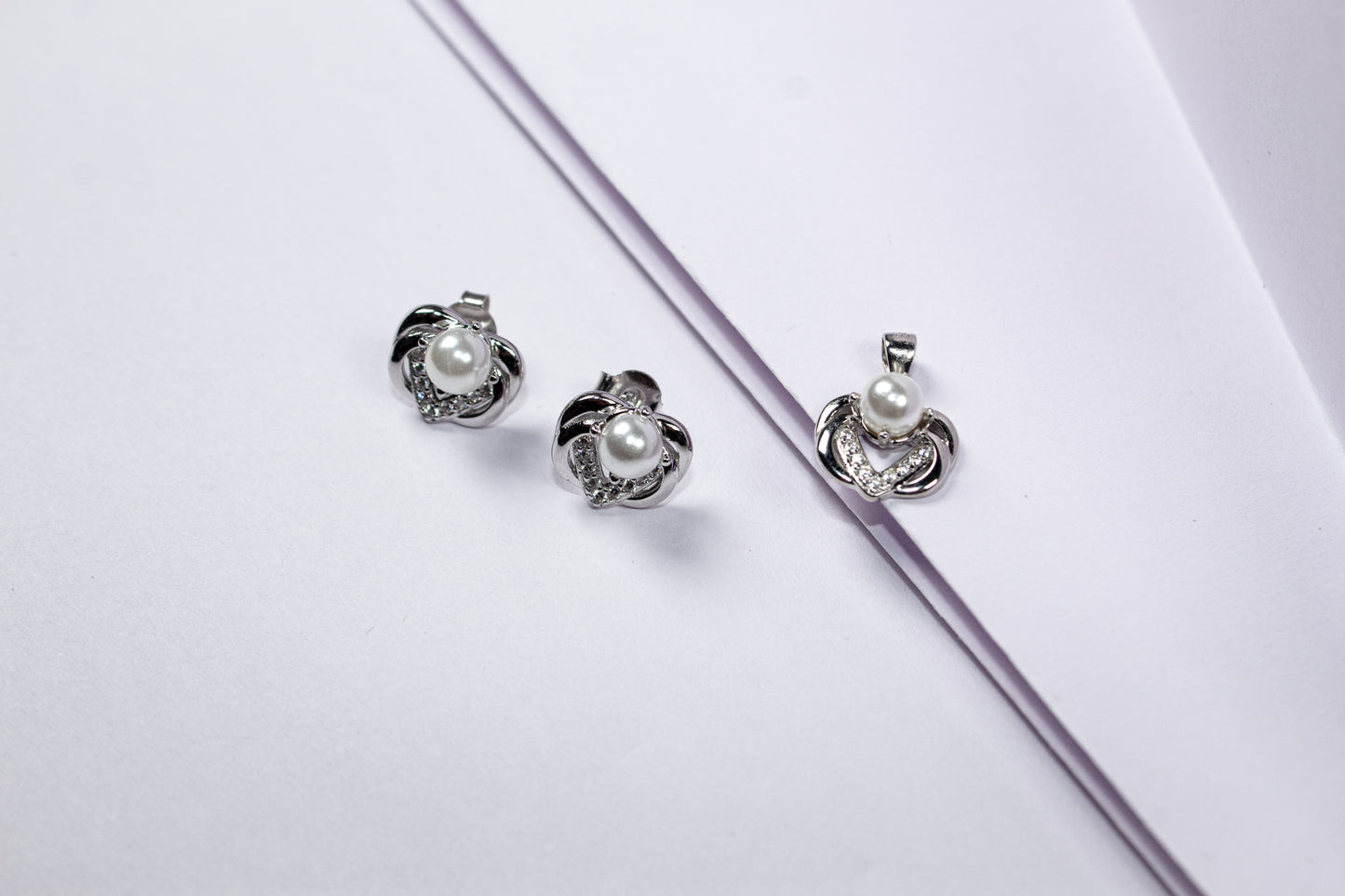 Pearl Embrace Silver Spark