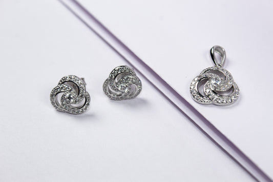 Interlocked Swirl Crystal Knot